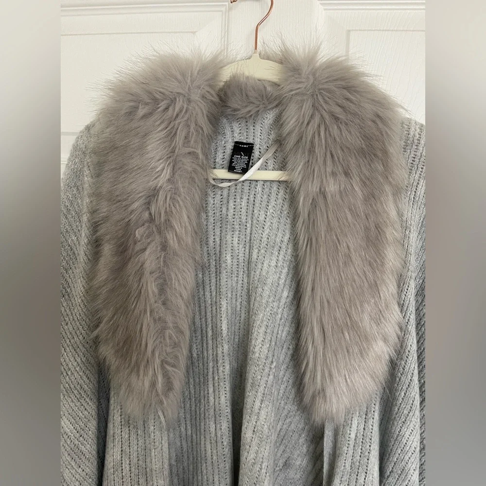 Mixit Soft Light Gray Open Knit Poncho with Faux Fur Trim - Picture 3 of 6